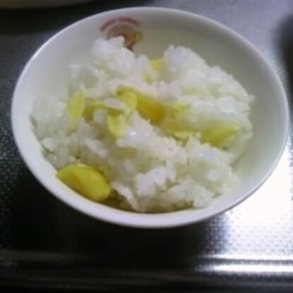 栗の甘露煮があり、それで作りました。姫（２歳）と王子（１歳）は、爆発的な食欲を見せ、２合のご飯は無くなりました。ごちそうさまでした